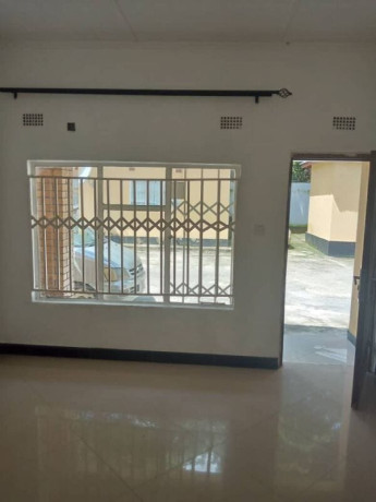 2-bedroom-flat-for-rent-in-roma-big-2