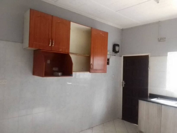 2-bedroom-flat-for-rent-in-olympia-big-3