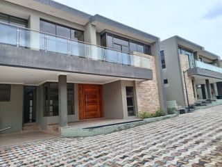 spacious-5-bedroom-flat-on-zambezi-road