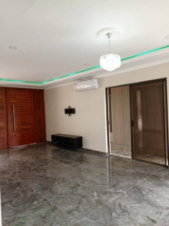 spacious-5-bedroom-flat-on-zambezi-road-big-5