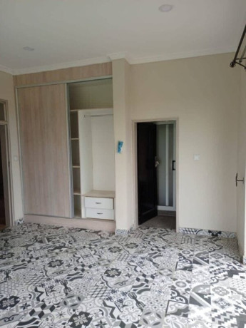 spacious-5-bedroom-flat-on-zambezi-road-big-8