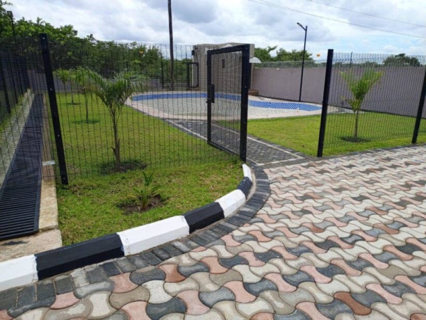 spacious-5-bedroom-flat-on-zambezi-road-big-4