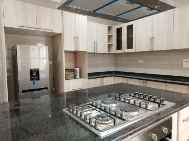 spacious-5-bedroom-flat-on-zambezi-road-big-6