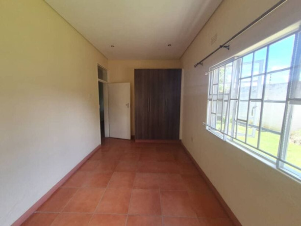 2-bedroom-house-for-rent-in-roma-big-5