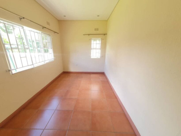 2-bedroom-house-for-rent-in-roma-big-6