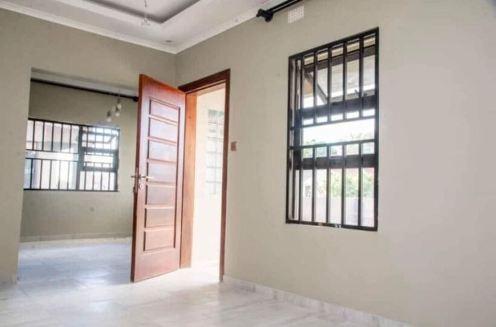 3-bedroom-flat-for-rent-in-chalala-big-6