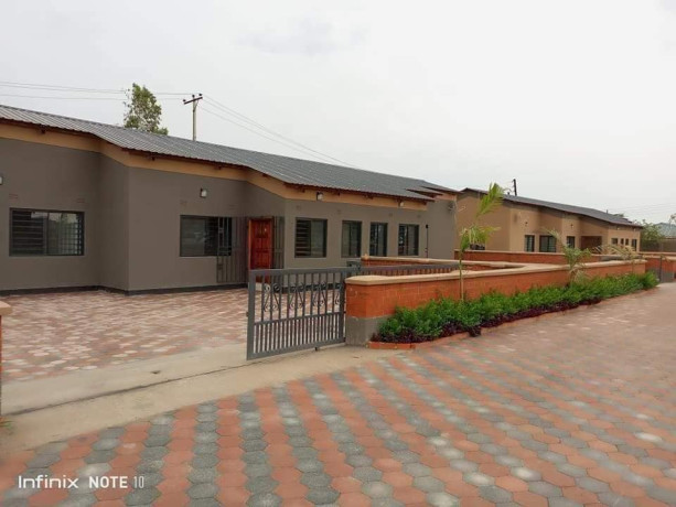 3-bedroom-house-for-rent-in-meanwood-big-2