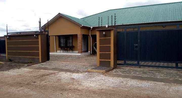 2-bedroom-flat-for-rent-in-chalala-big-3