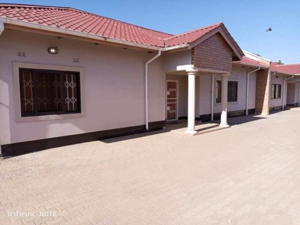 2-bedroom-flat-for-rent-in-chalala-big-5