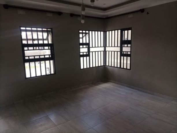 3-bedroom-flat-for-rent-in-chalala-big-2