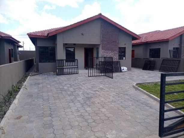 3-bedroom-flat-for-rent-in-chalala-big-0