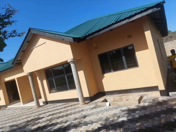 3-bedroom-flat-for-rent-in-chalala-big-1