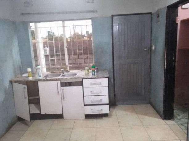 2-bedroom-flat-for-rent-in-chalala-big-3