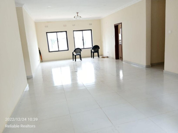 3-bedroom-flat-for-rent-in-chalala-big-6