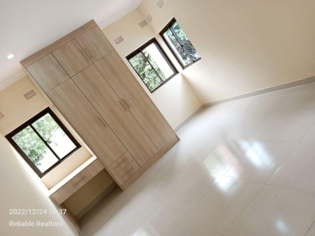 3-bedroom-flat-for-rent-in-chalala-big-7