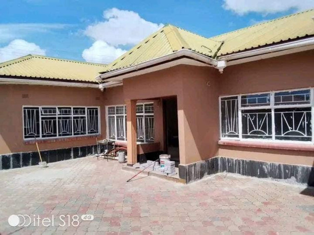 3-bedroom-flat-for-rent-in-chalala-big-6