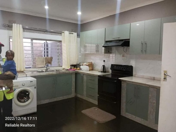 spacious-3-bedroom-flat-for-rent-in-chalala-big-1