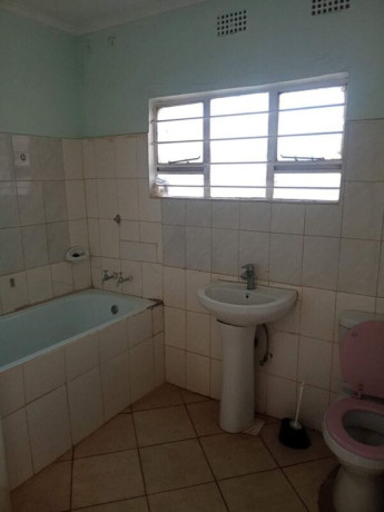 3-bedroom-flat-for-rent-in-chalala-big-7