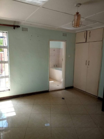 3-bedroom-flat-for-rent-in-chalala-big-8