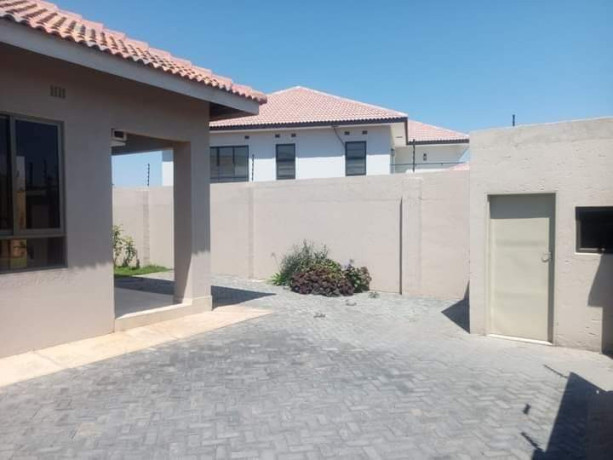 3-bedroom-house-for-rent-in-roma-park-big-9