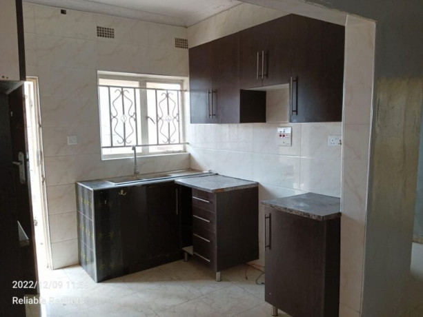 3-bedroom-flat-for-rent-in-chalala-big-9