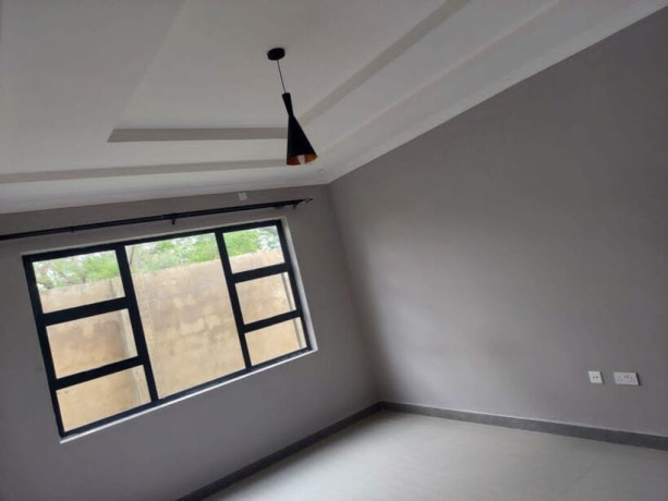 2-bedroom-flat-for-rent-in-makeni-big-3