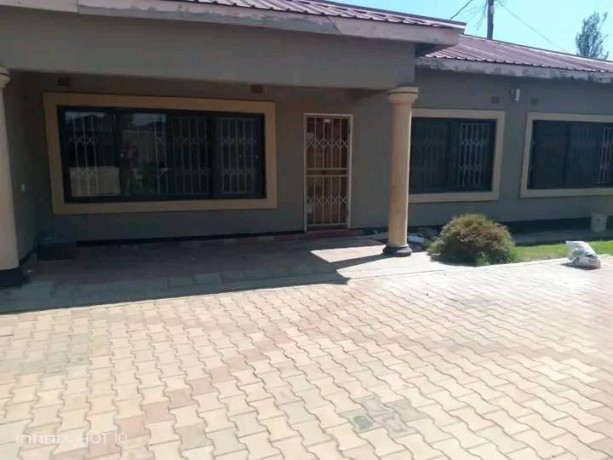 3-bedroom-flat-for-rent-in-chalala-big-4