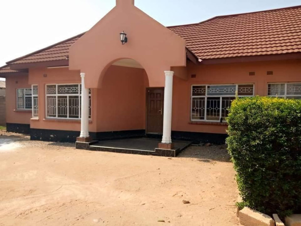 3-bedroom-flat-for-rent-in-chalala-big-7