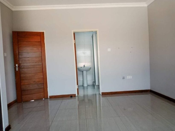 2-bedroom-flat-for-rent-in-chalala-big-4