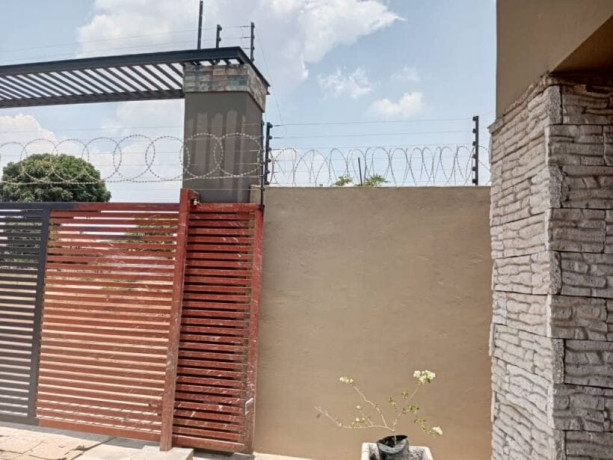 2-bedroom-flat-for-rent-in-ibex-meanwood-big-0