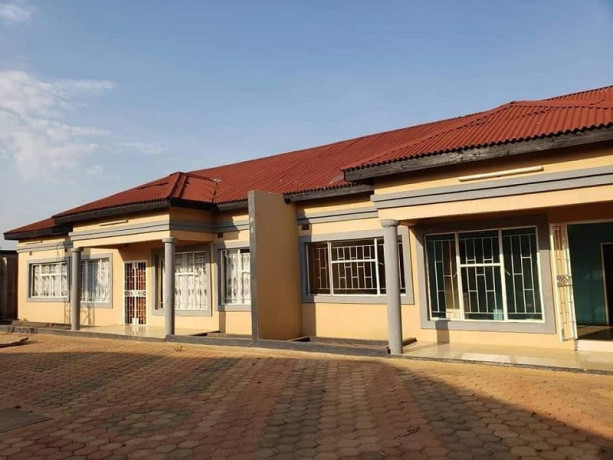 3-bedroom-flat-for-rent-in-lilayi-big-0