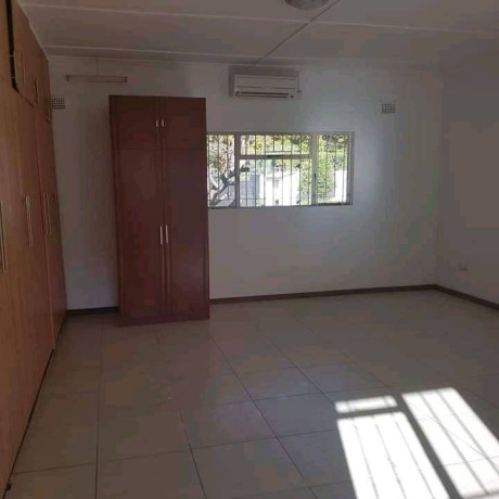 spacious-4-bedroom-house-for-rent-in-sunningdale-big-4