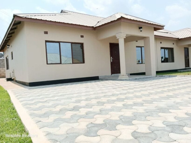 2-bedroom-flat-for-rent-in-chalala-big-2