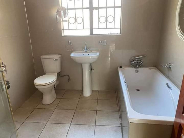 2-bedroom-house-for-rent-in-roma-big-7