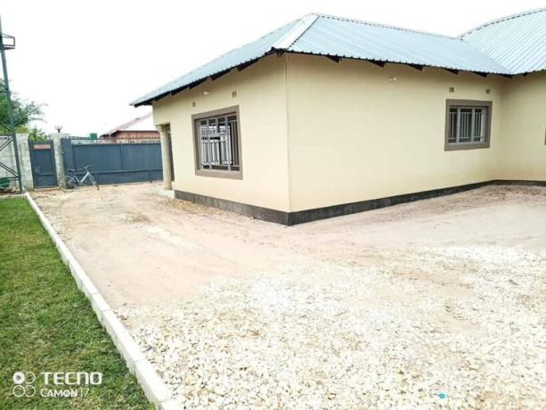 3-bedroom-flat-for-rent-in-chalala-big-6