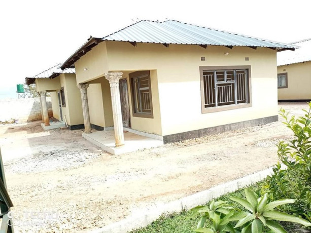 3-bedroom-flat-for-rent-in-chalala-big-2