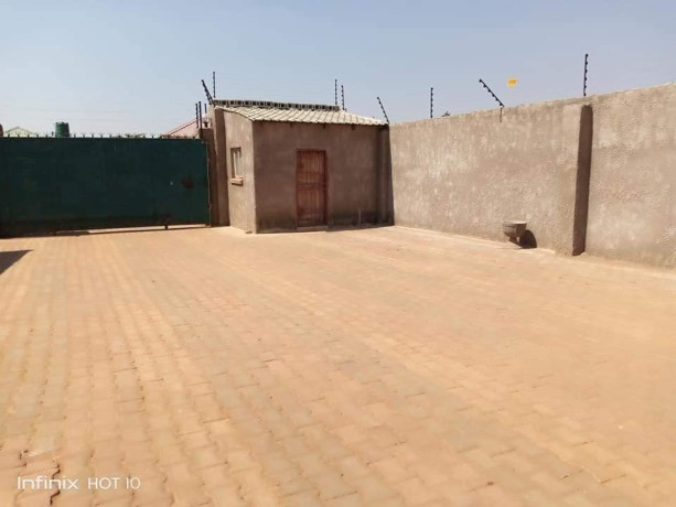 3-bedroom-flat-for-rent-in-lilayi-big-0