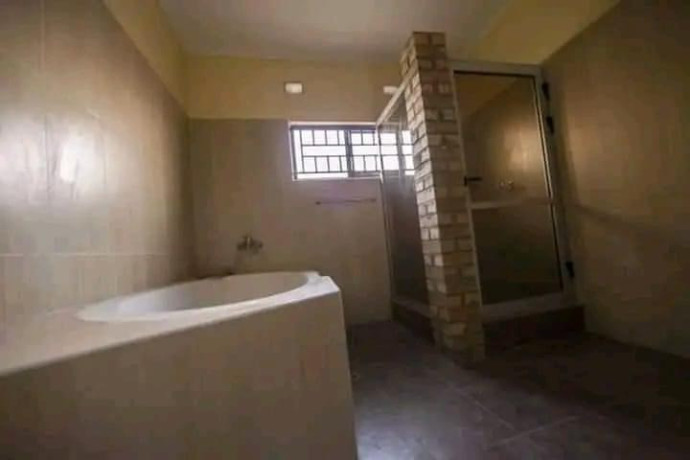 3-bedroom-flat-for-rent-in-makeni-big-4