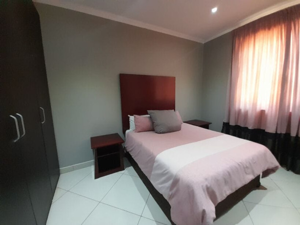 fully-furnished-3-bedroom-apartments-for-rent-in-roma-big-9