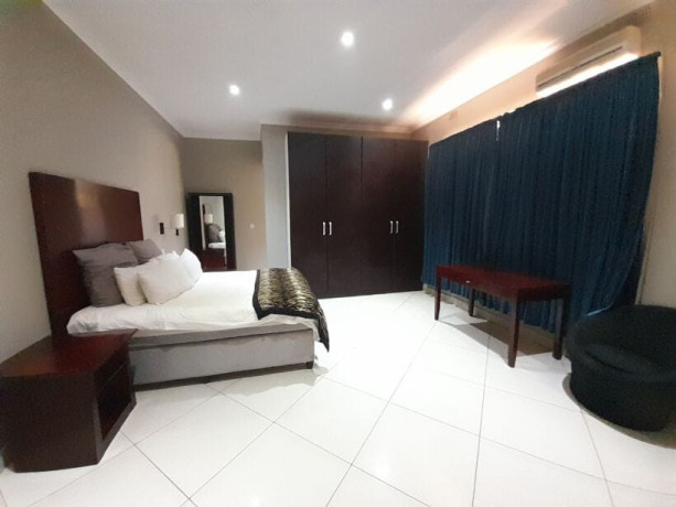 fully-furnished-3-bedroom-apartments-for-rent-in-roma-big-5