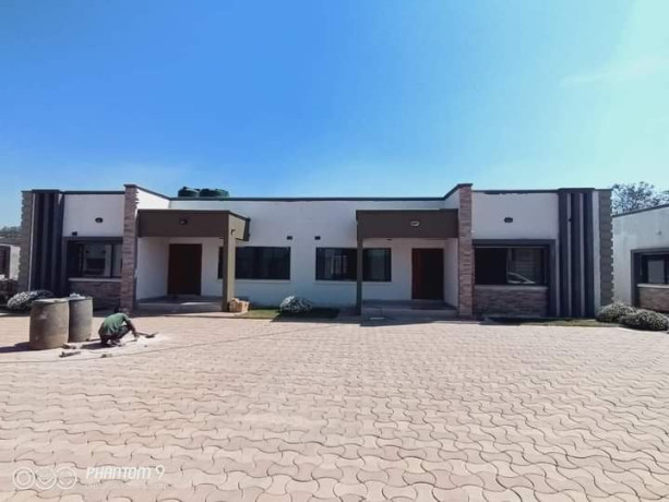32-bedroom-flats-for-rent-in-meanwood-kwamwena-big-6