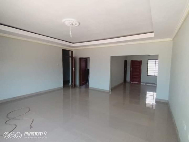 32-bedroom-flats-for-rent-in-meanwood-kwamwena-big-9