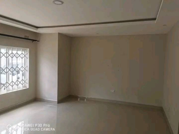 2-bedroom-flat-for-rent-in-chalala-big-3