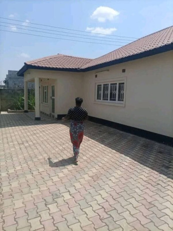 2-bedroom-flat-for-rent-big-3