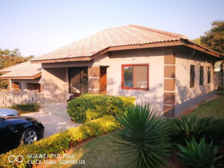 2-bedroom-flat-for-rent-in-roma-park