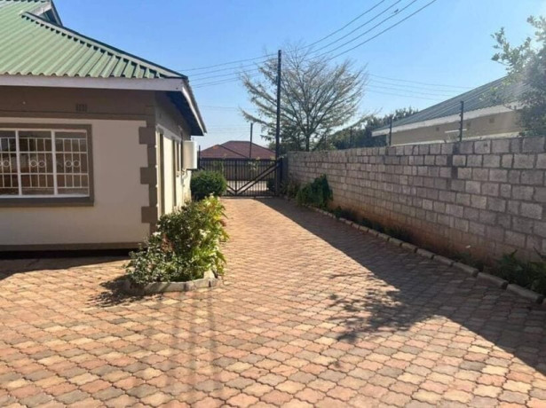 3-bedroom-flat-for-rent-in-ibex-hill-big-0