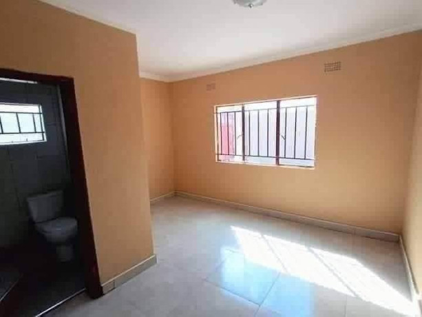 3-bedroom-flat-for-rent-in-chalala-big-3