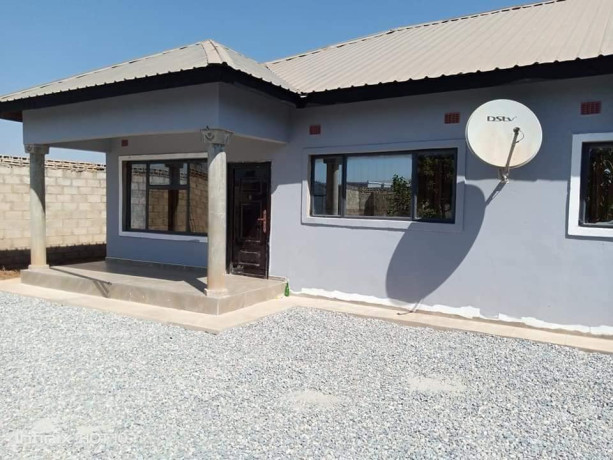 3-bedroom-flat-for-rent-in-chalala-big-3