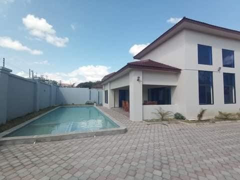 5-bedroom-house-for-rent-in-roma-park-big-1