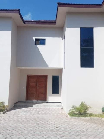 5-bedroom-house-for-rent-in-roma-park-big-0